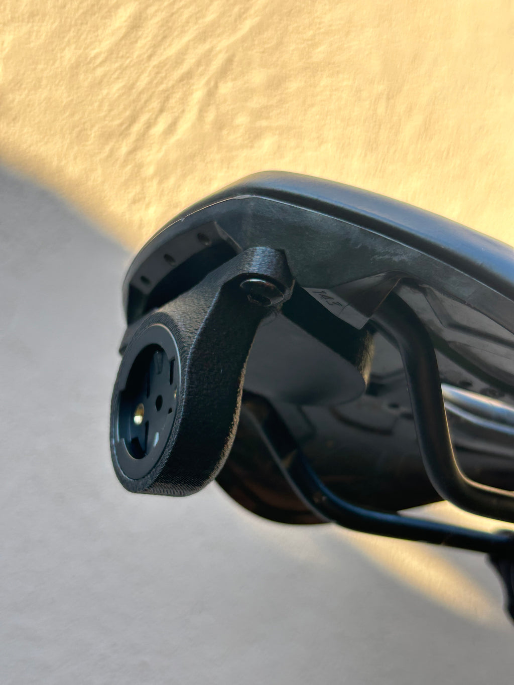 Saddle Mount for Specialized (SWAT) with Air Tag Pocket