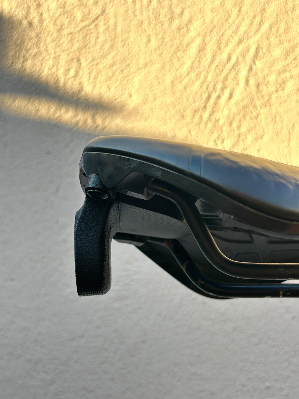 Saddle Mount for Specialized (SWAT) with Air Tag Pocket